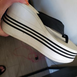 Vintage volatile platform sandals